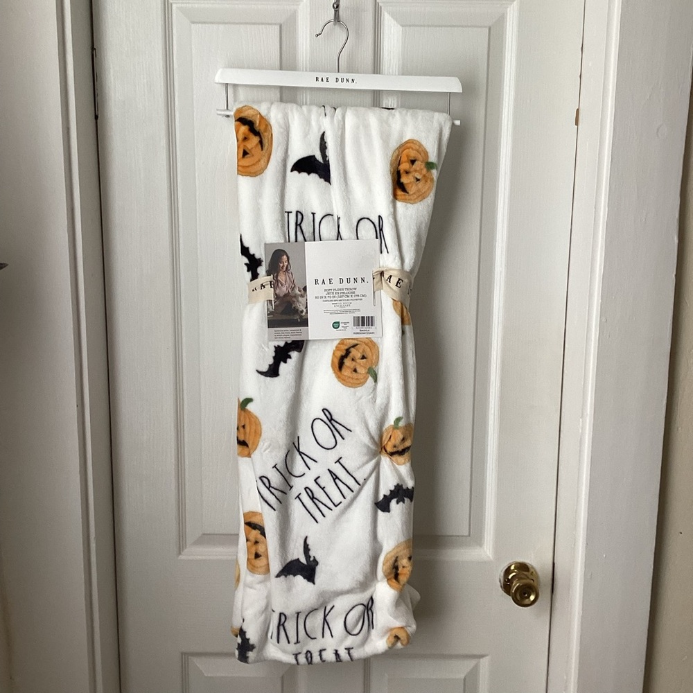RAE DUNN: white Halloween trick or treat soft plush throw blanket 50“ x 70“
